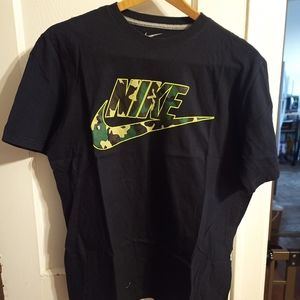 Nike camo foamposite tee